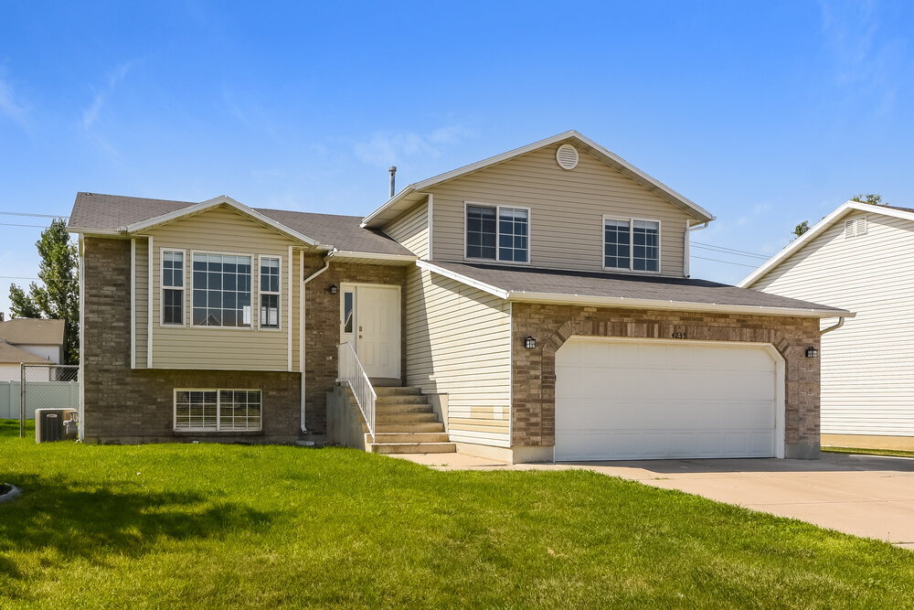 4235 W 5475 S in Roy, UT - Building Photo