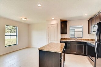 625 Malaga Ave in Deltona, FL - Building Photo - Building Photo