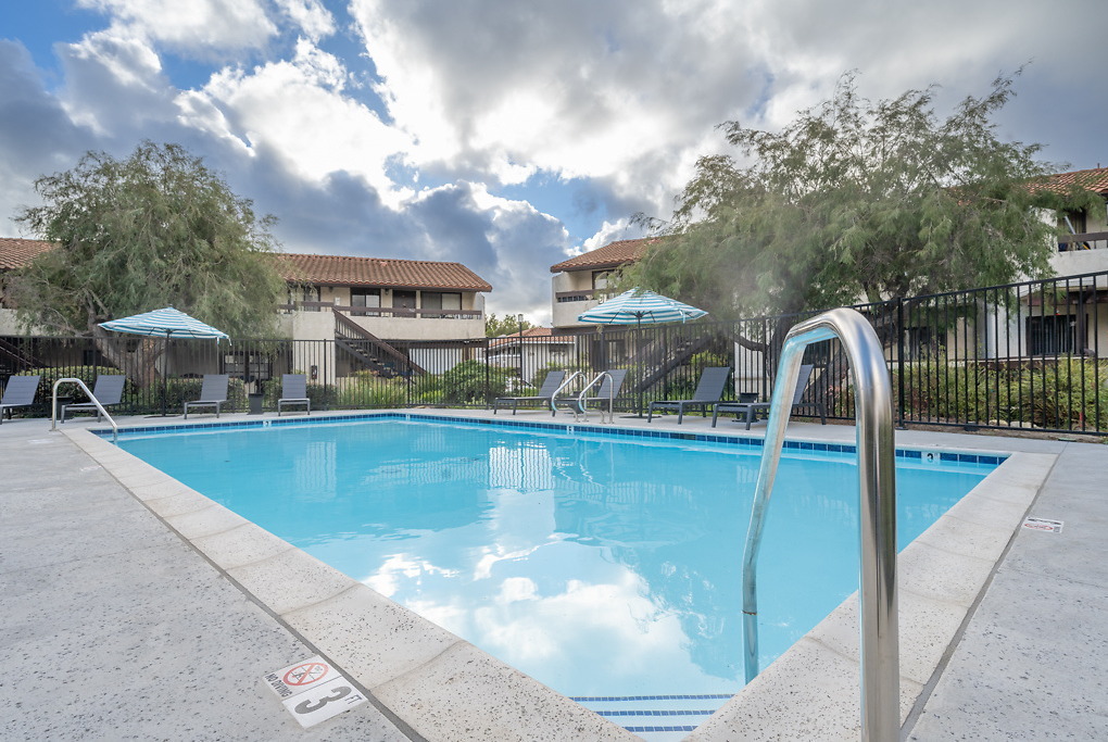 Hacienda at Camarillo Oaks in Camarillo, CA - Foto de edificio