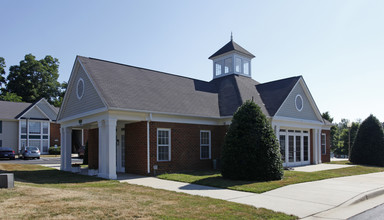 Kings Grant Apartments in Henrico, VA - Building Photo - Building Photo