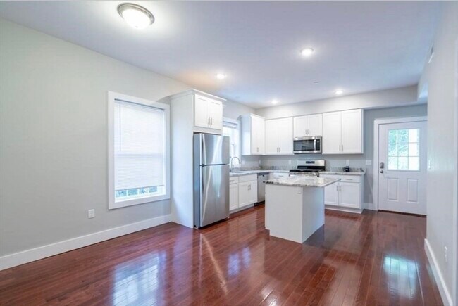 33 Covington St in Boston, MA - Building Photo - Building Photo