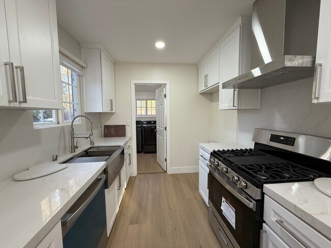 9123 Woodley Ave in North Hills, CA - Building Photo - Building Photo