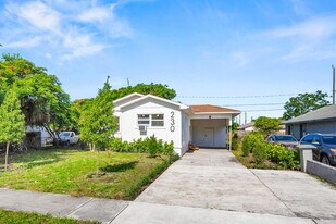 230 SW 6th Ave in Delray Beach, FL - Building Photo