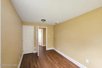 6513 Martin Luther King Blvd in Moss Point, MS - Building Photo - Building Photo