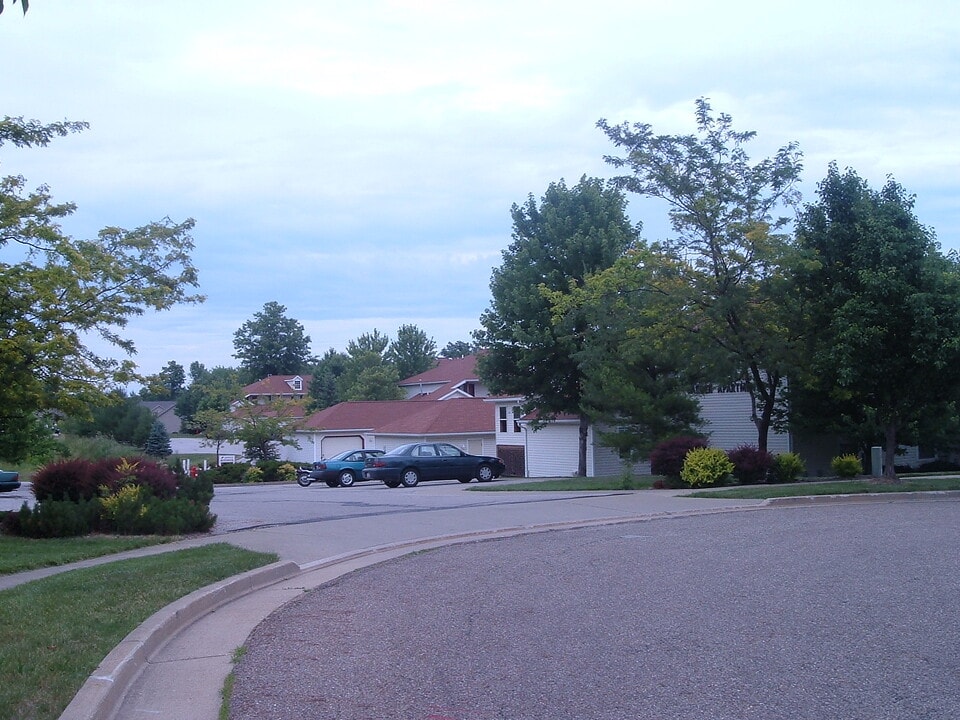 Wrens Trail Garden Apartments in Stow, OH - Building Photo