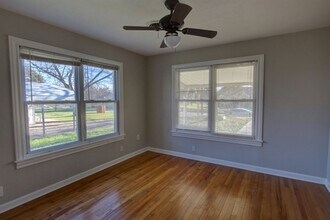 1616 E Main St in Kerrville, TX - Building Photo - Building Photo