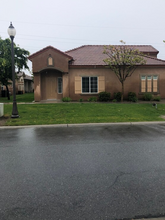 800 Jasmine Parke Dr in Bakersfield, CA - Building Photo - Building Photo