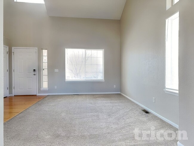 5924 S Ukraine St in Aurora, CO - Foto de edificio - Building Photo