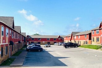 Miramar Apartments and Townhomes in Fort Worth, TX - Foto de edificio - Building Photo