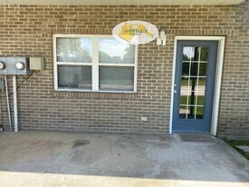 219 Academy Dr in Paragould, AR - Building Photo