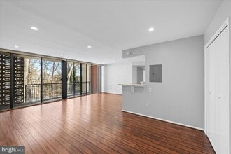 4 S Van Dorn St, Unit 204 in Alexandria, VA - Foto de edificio - Building Photo