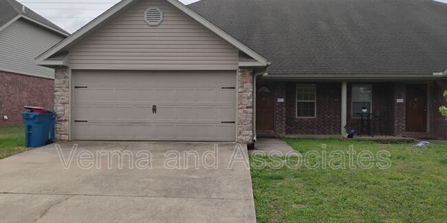 property at 3003 SW Deerfield Blvd