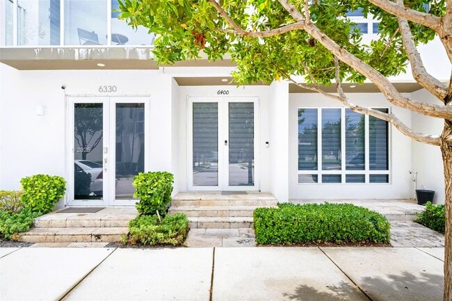 6400 NW 105th Pl in Doral, FL - Building Photo - Building Photo