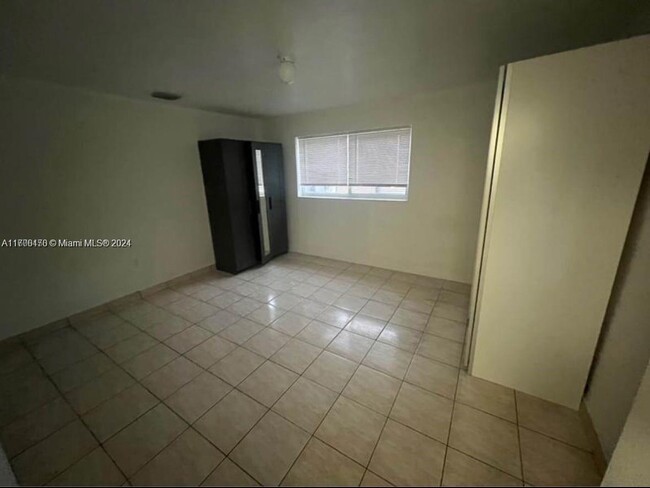 106 SE 4th Ave in Hialeah, FL - Building Photo - Building Photo