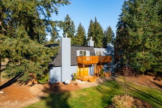 Panther Lake Apartments in Federal Way, WA - Building Photo - Building Photo