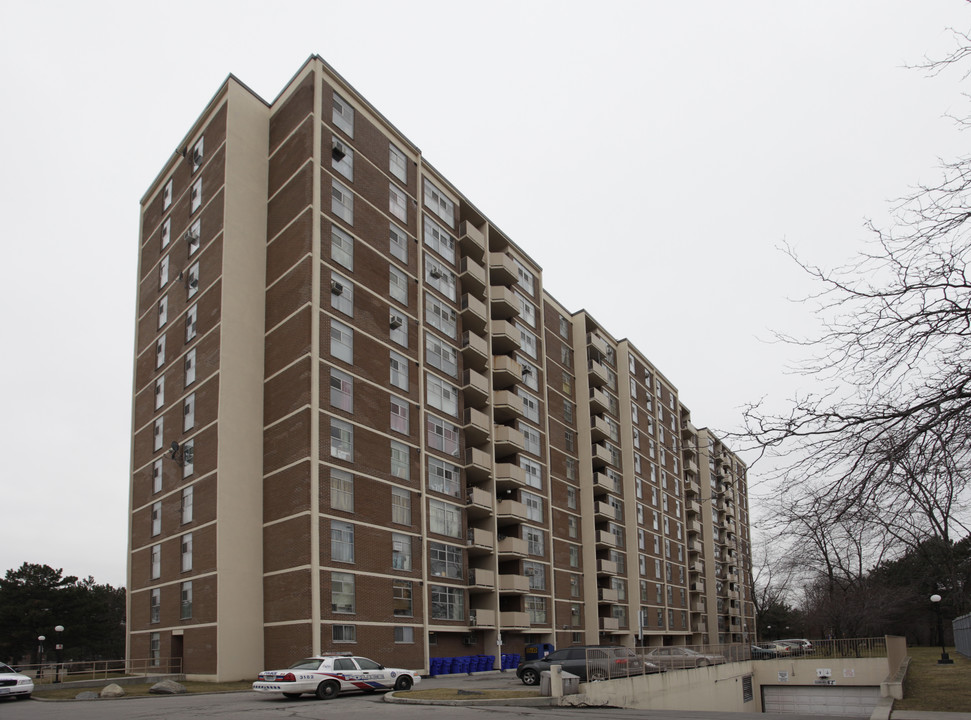 335 Driftwood Ct in Toronto, ON - Building Photo