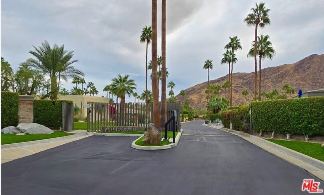 1175 Los Robles Dr in Palm Springs, CA - Building Photo - Building Photo
