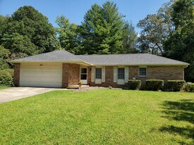 40 Bluebird Ln in Brevard, NC - Building Photo