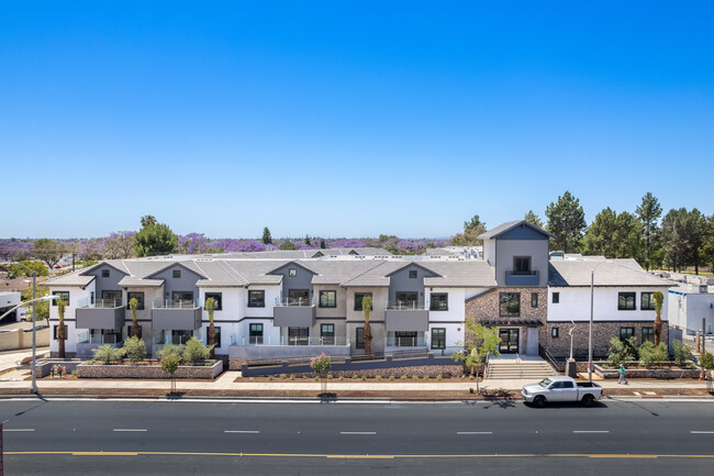 Whittier Park Place in Whittier, CA - Building Photo - Building Photo