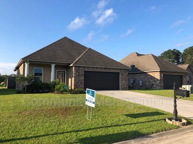 13838 Ponderosa Dr in Denham Springs, LA - Building Photo - Building Photo