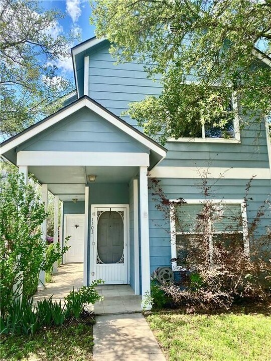 1103 E 3rd St in Georgetown, TX - Building Photo