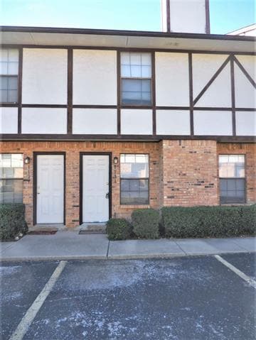 property at 1131 Dallas Dr