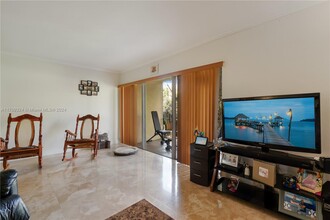 9371 Fontainebleau Blvd, Unit 1204 in Miami, FL - Building Photo - Building Photo