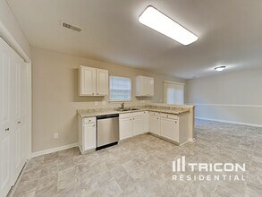 6238 Dumont Ln in Charlotte, NC - Foto de edificio - Building Photo