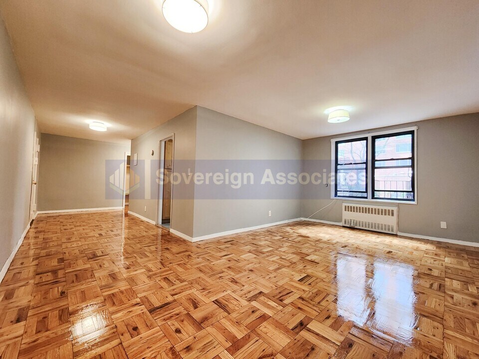 525-527 Riverdale Avenue in Yonkers, NY - Building Photo
