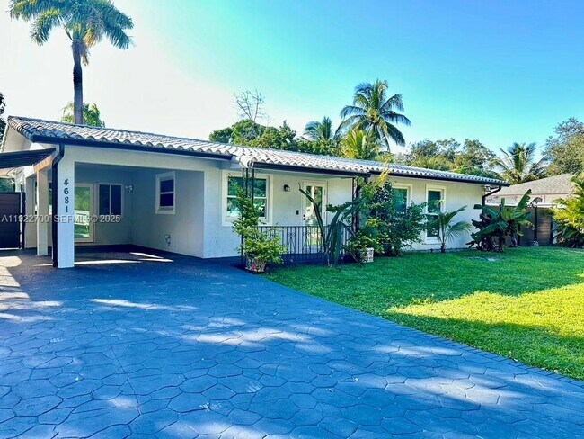 4681 SW 26th Terrace in Fort Lauderdale, FL - Building Photo - Building Photo