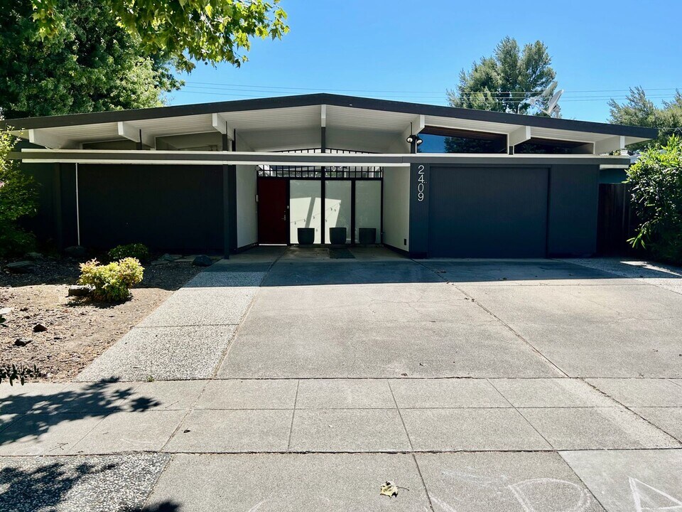 2409 Booksin Ave in San Jose, CA - Building Photo