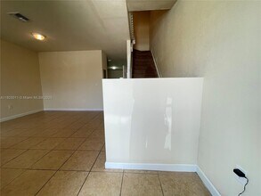 548 SE 32nd Ave in Homestead, FL - Building Photo - Building Photo