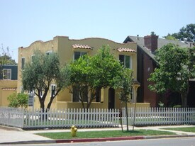 1250 E Villa St in Pasadena, CA - Building Photo