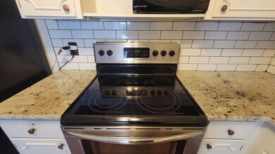 1935 Gardiner Ln in Louisville, KY - Building Photo - Building Photo