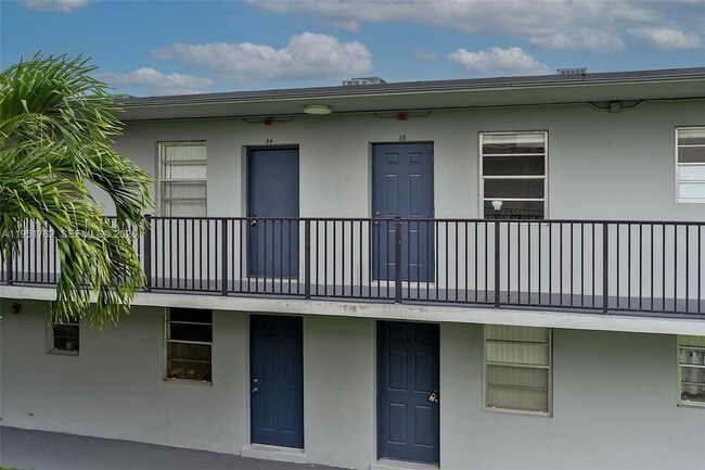 4300 SW 67th Ave in Miami, FL - Building Photo - Building Photo