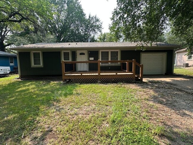 305 N Logan St in Olathe, KS - Building Photo - Building Photo