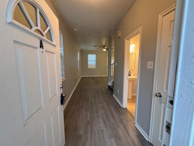6427 Waldron Cir in Houston, TX - Building Photo - Building Photo