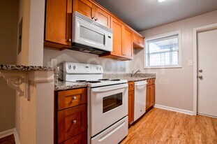 271 Glen Iris Dr NE in Atlanta, GA - Building Photo