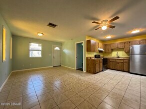 1561 Sunset Ln in Daytona Beach, FL - Building Photo - Building Photo