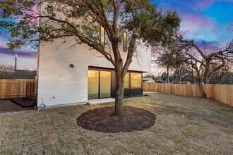 1804 Sylvan Dr in Austin, TX - Building Photo - Building Photo