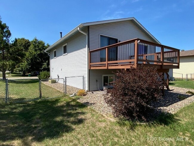 9700 Thomas Ave N in Minneapolis, MN - Building Photo - Building Photo