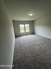 213 Garden Oaks Ave in Youngsville, LA - Foto de edificio - Building Photo