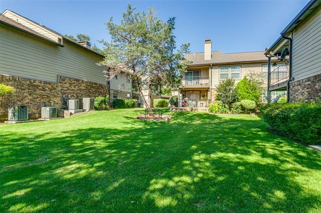 5300 Keller Springs Rd in Dallas, TX - Building Photo
