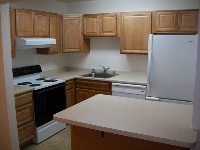 1080 Evergreen St in Fairbanks, AK - Foto de edificio - Building Photo