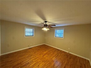 718 E Debra Dr in Fayetteville, AR - Foto de edificio - Building Photo