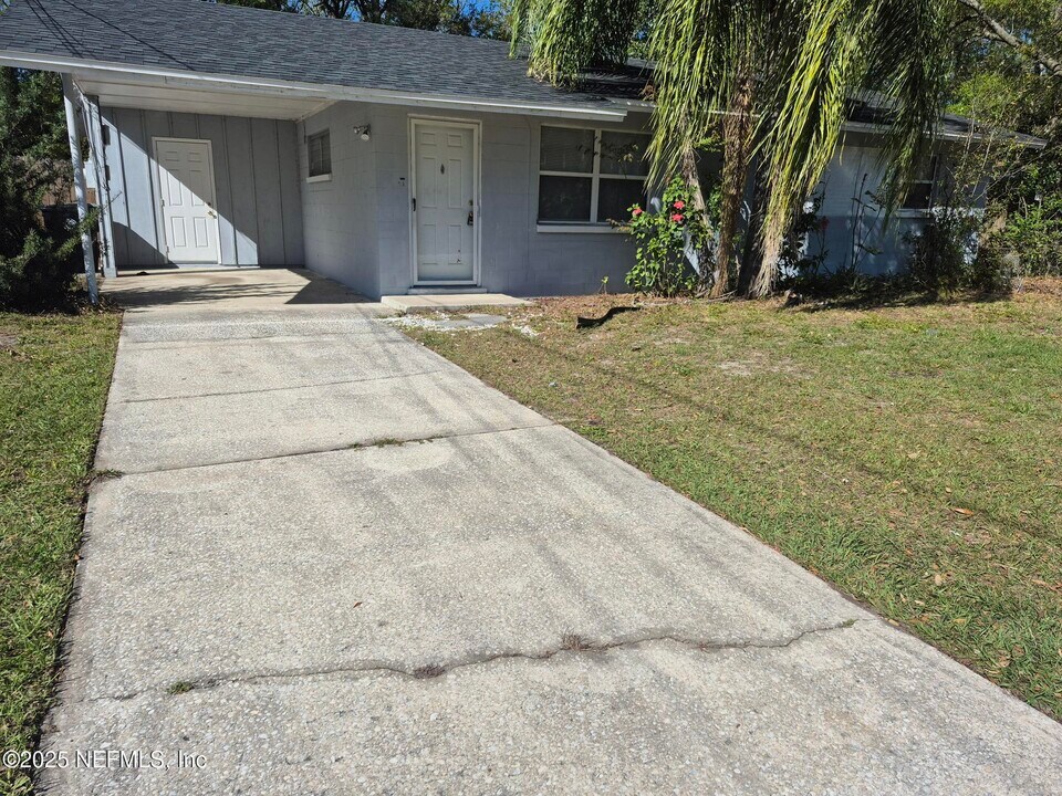 223 Edson Dr in Orange Park, FL - Building Photo