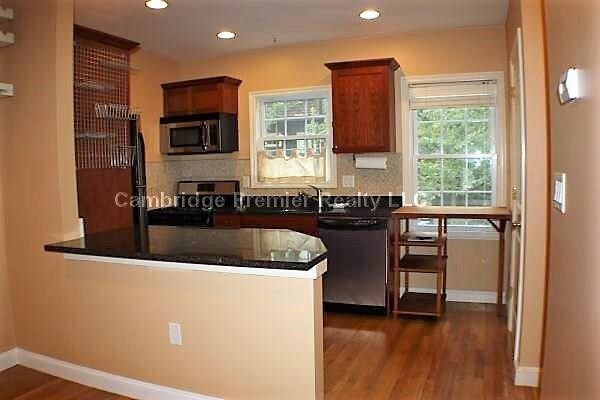 280 River St in Cambridge, MA - Building Photo