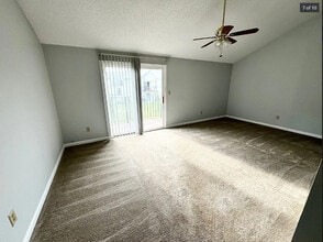 Quaker Estates in Orchard Park, NY - Building Photo - Building Photo