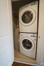 367 Broadway, Unit 403 in Somerville, MA - Building Photo - Building Photo