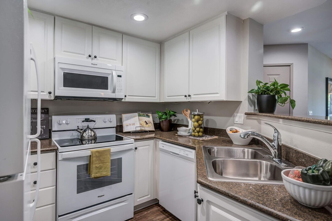 Sycamore Canyon Apartments in Anaheim Hills, CA - Foto de edificio